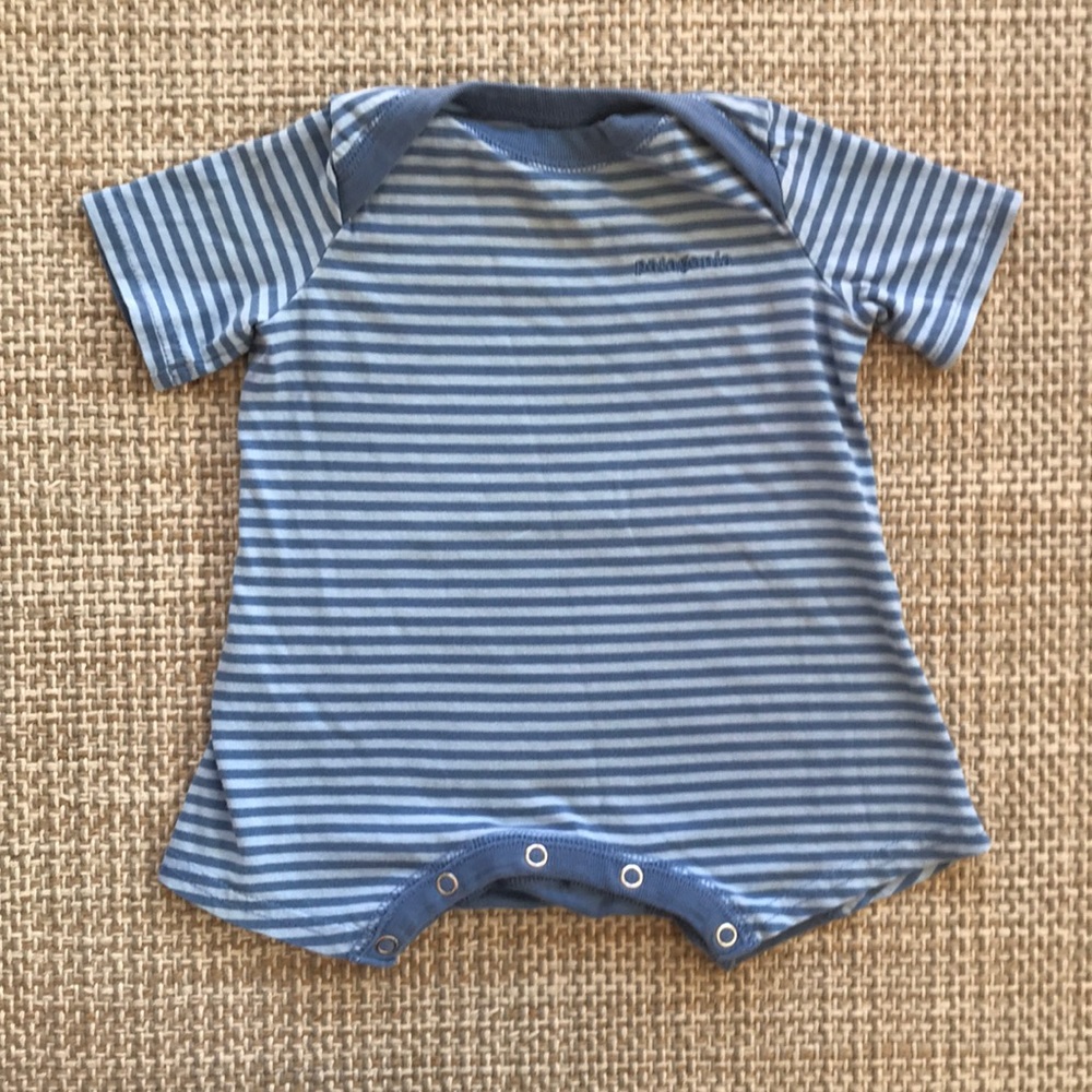 Patagonia Organic Romper (size Newborn)